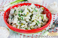 Салат с куриным филе и грибами