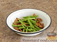 Теплый салат из курицы и овощей