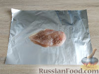 Салат с запеченным куриным филе и яичными блинчиками