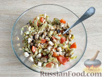 Салат с запеченным куриным филе и яичными блинчиками